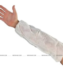 ی بازو تا انگشتان که رو به بالا دراز است که آستین یکبار مصرف سفید پوشیده است