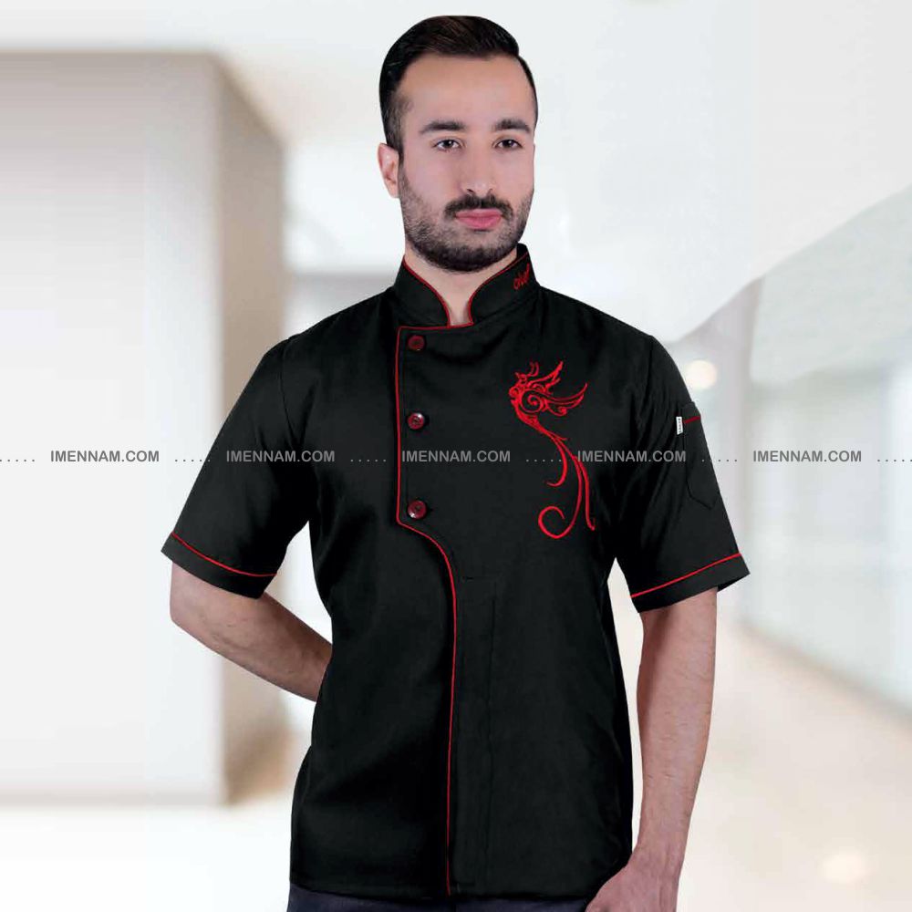 مردی با لباس سرآشپز عرشیا مشکی