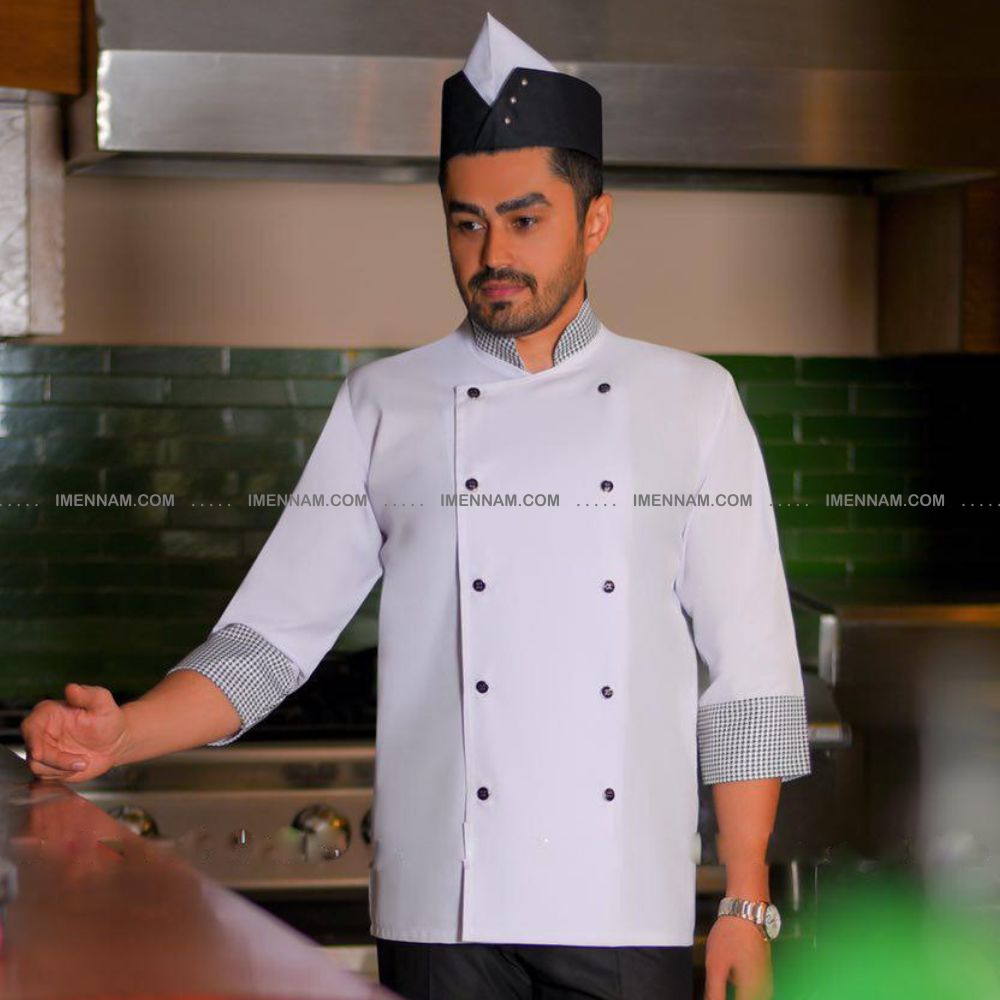 لباس سرآشپز سعید 8 سرآشپزی با لباس سرآشپز سعید در آشپزخانه
