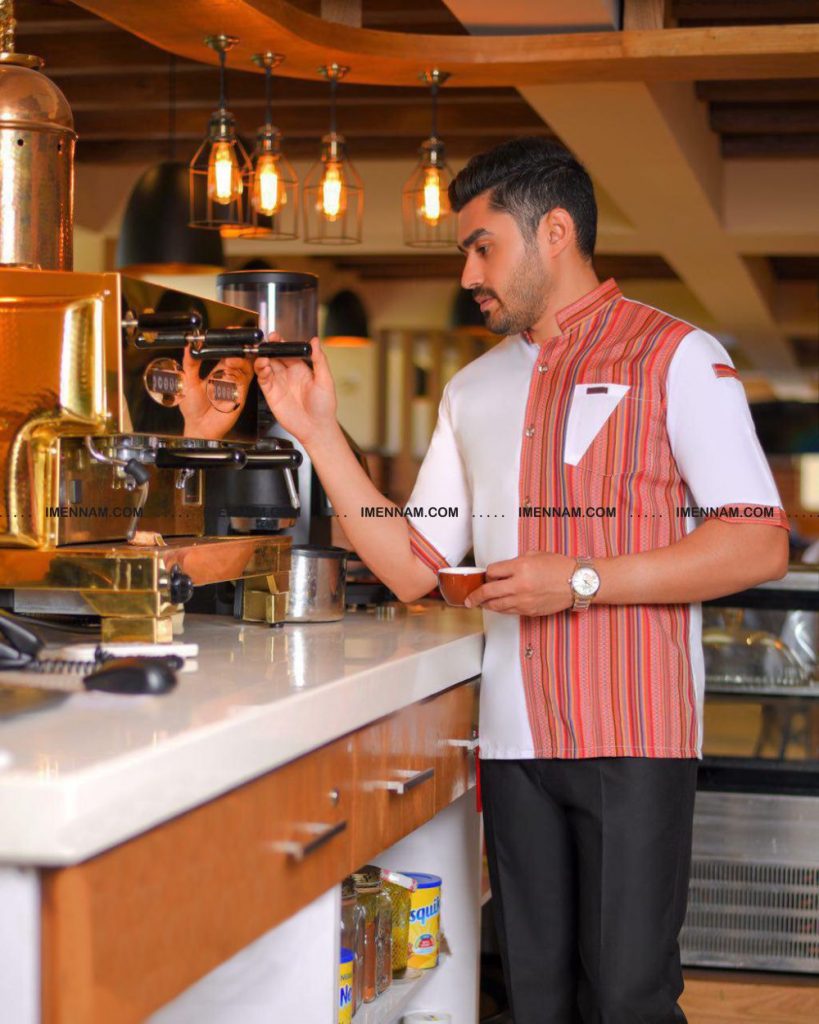 باریستا با لباس آشپزی بهتاش سفید