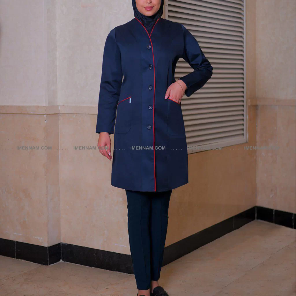 کارمند خانم با لباس کار آشپزی زنانه صبا سرمه‌ای